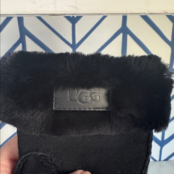 Atherson Embroidered Mitten - Picture 4 of 4